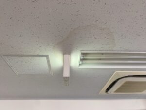 水染み天井の画像